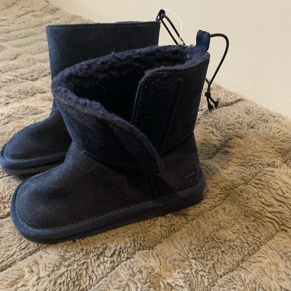 Baby boy blue Ugg's size 3-4 brand new $10 - Picture 2 of 5